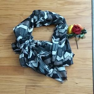 MULTI COLOR AND GEOMETRIC PATTERN SCARF🌹